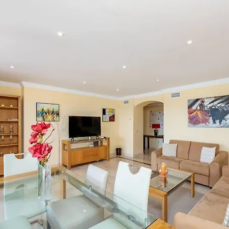 Spacious With Views, Pools + Rdr346 * 埃斯特波纳