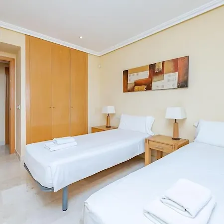 Spacious With Views, Pools + Rdr346 아파트 *