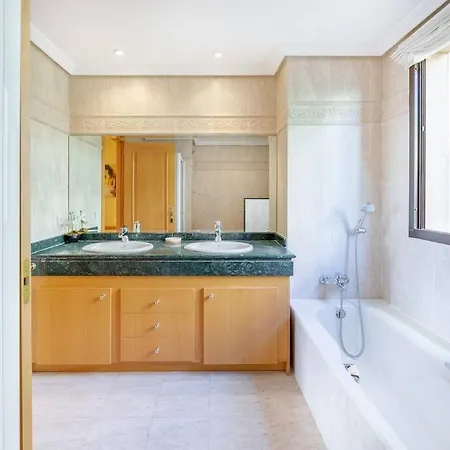 Spacious With Views, Pools + Rdr346 Апартаменти